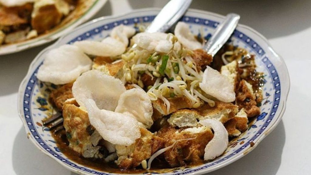 Wisata Kuliner Legendaris Surabaya: Dari Rujak Cingur hingga Lontong Balap